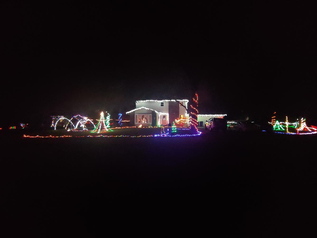 Esposizione della luce di Natale al 605 Halldale Drive a Fort Wayne, Indiana