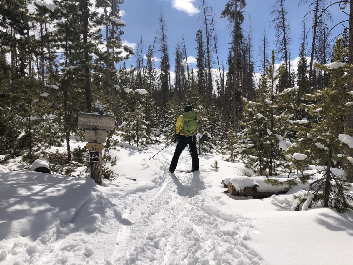 XC Skiing on Shadow Mountain Trail
