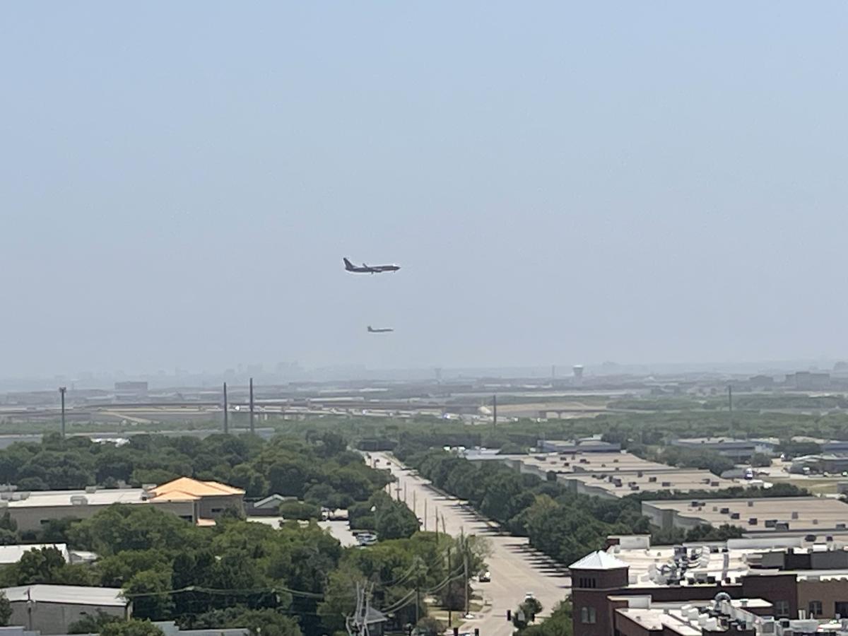 Plane landing DFW