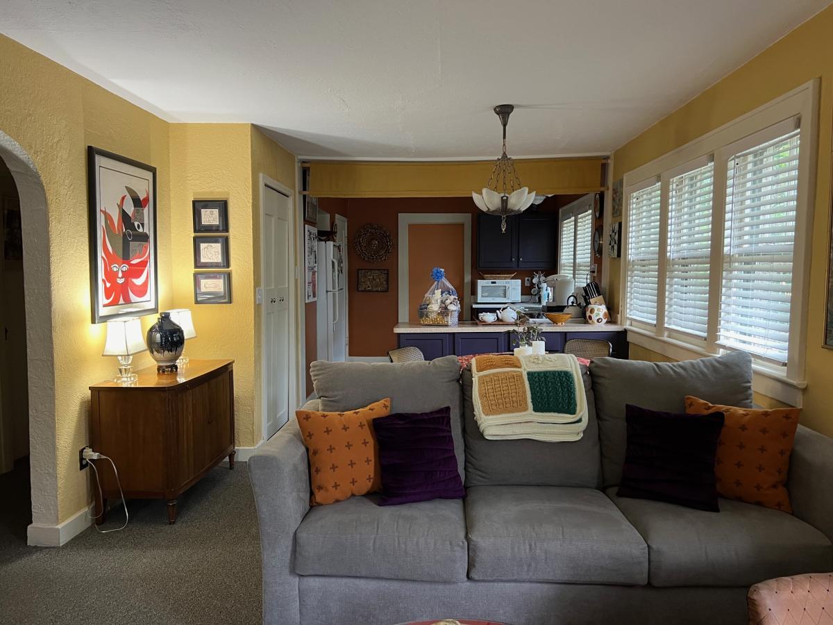 Artist's Retreat Guest house Richmond living room and kitchen