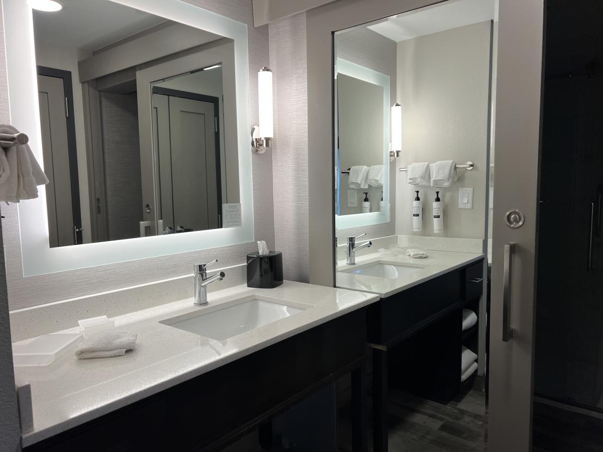 Homewood Suites IUPUI Bath area