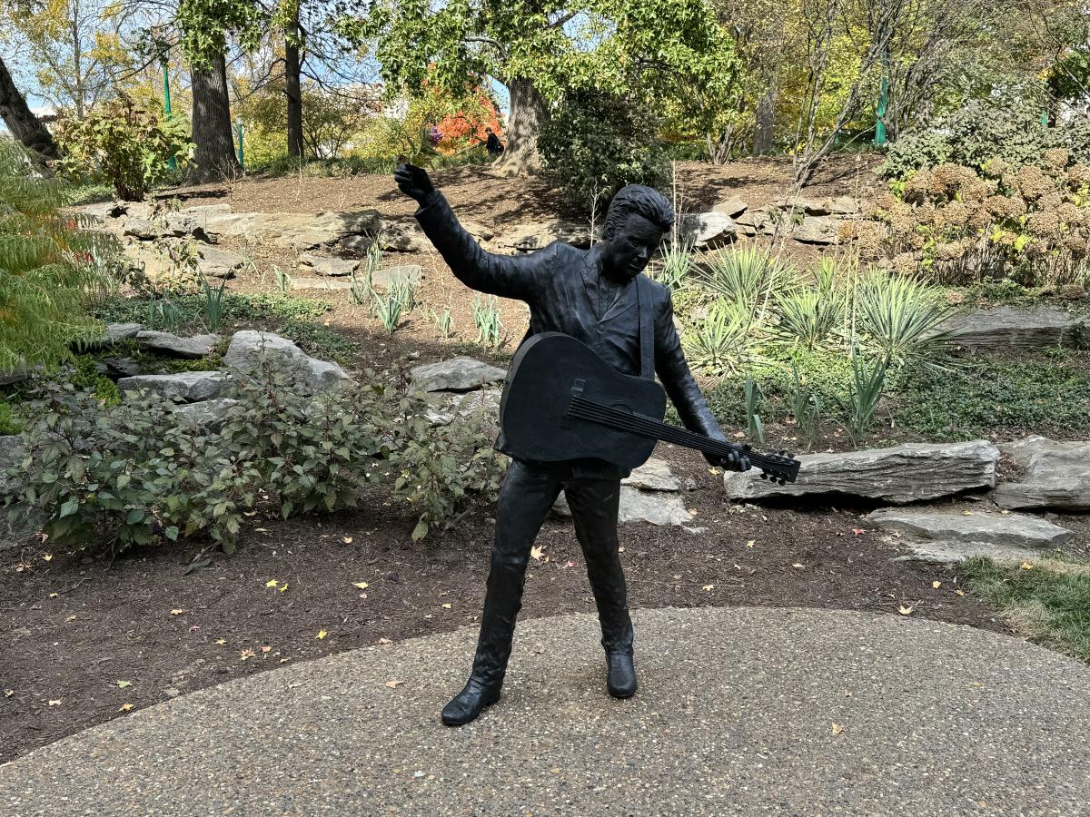 John Mellencamp statue, Indiana University