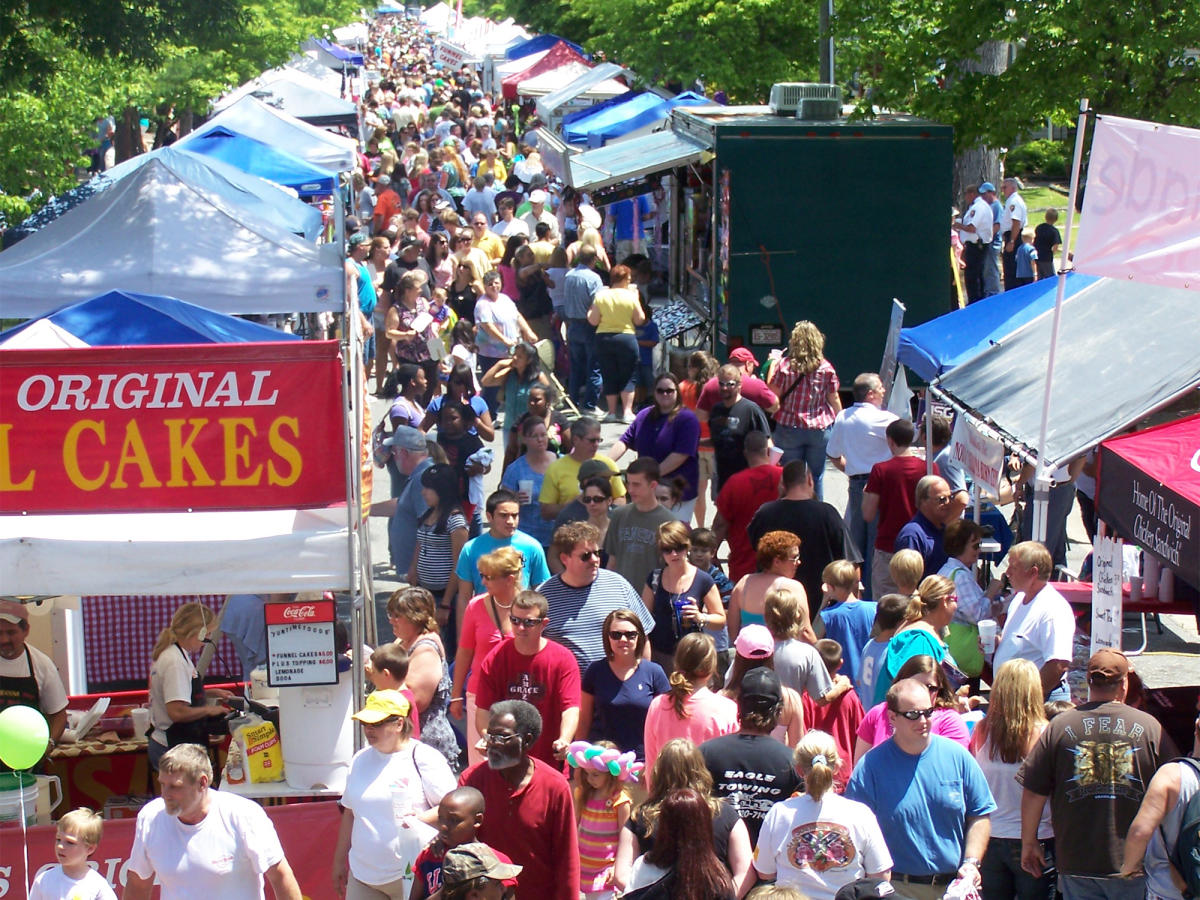 A large crowd perusing vendors at the annual Ham & Yam Festival held in Smithfield, NC.