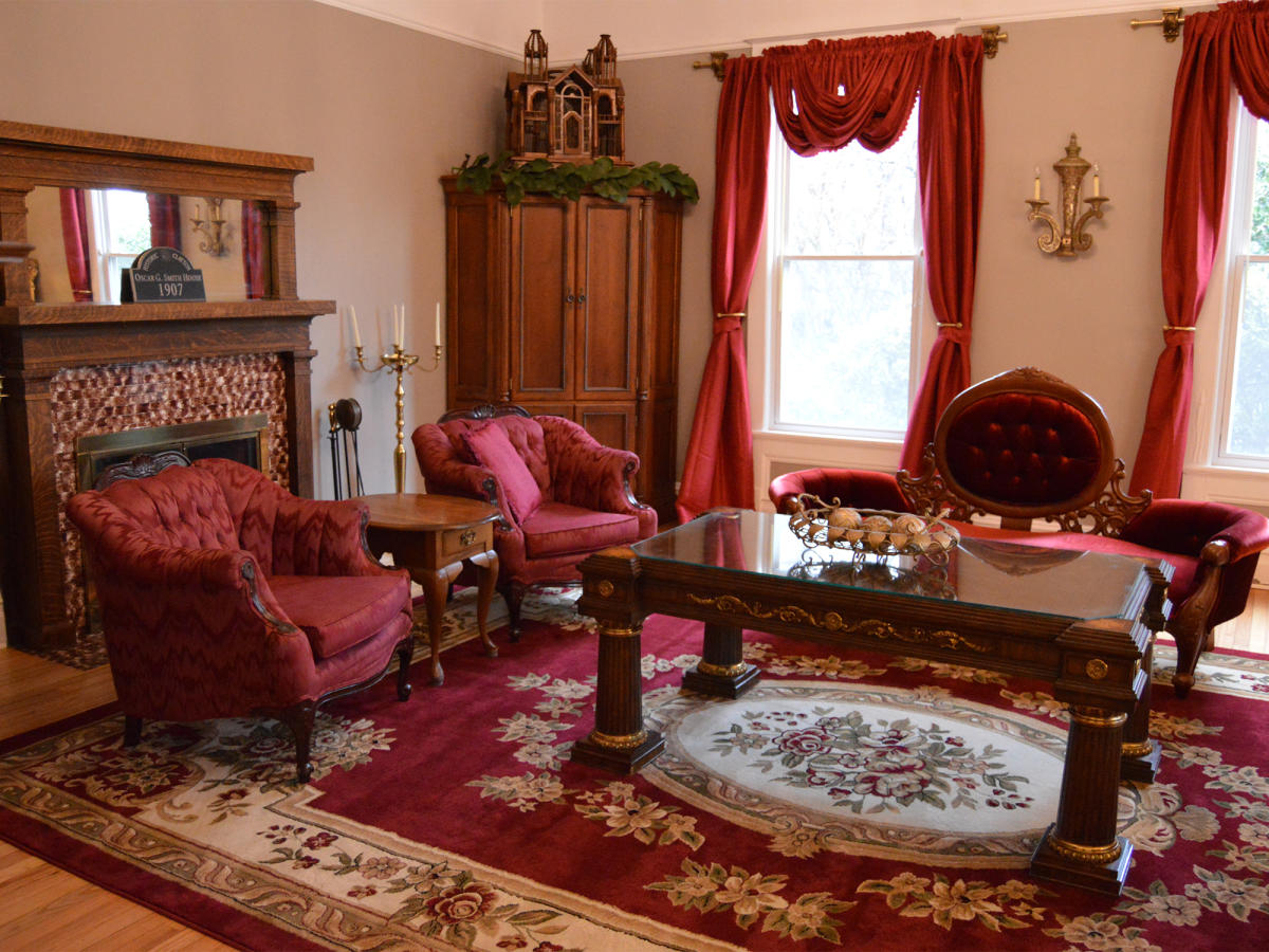 The Magnolia Inn Parlor Room Shot