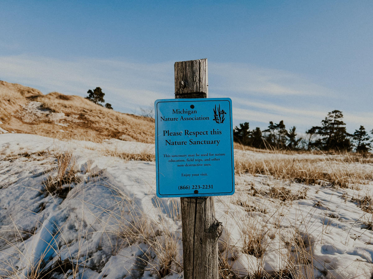 Redwyn Dunes trailhead sign.