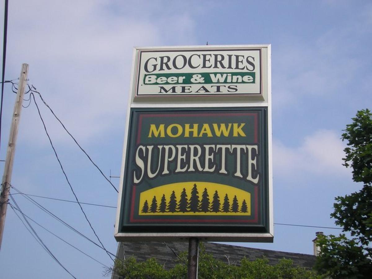sign for mohawk superette