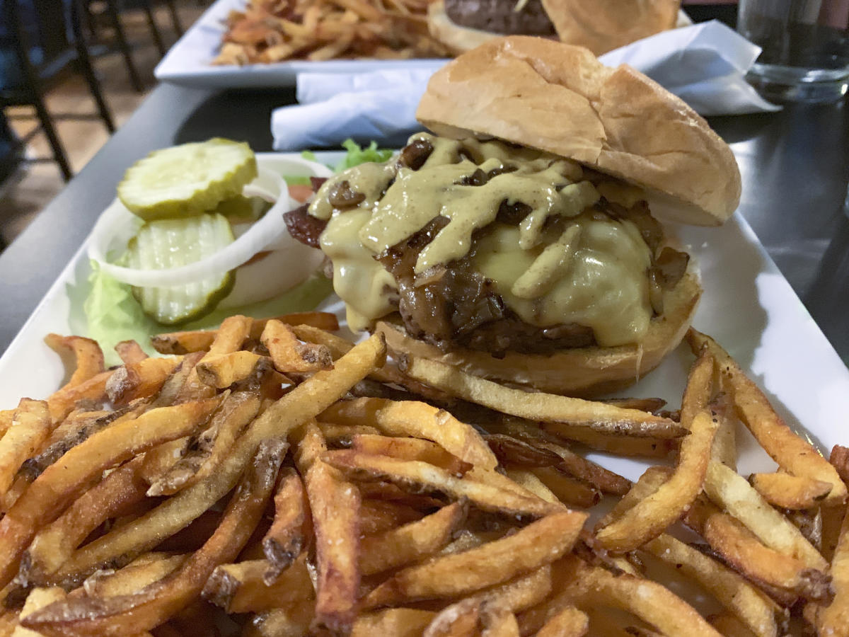 Dining Laramie Wyoming - Burger & Fries