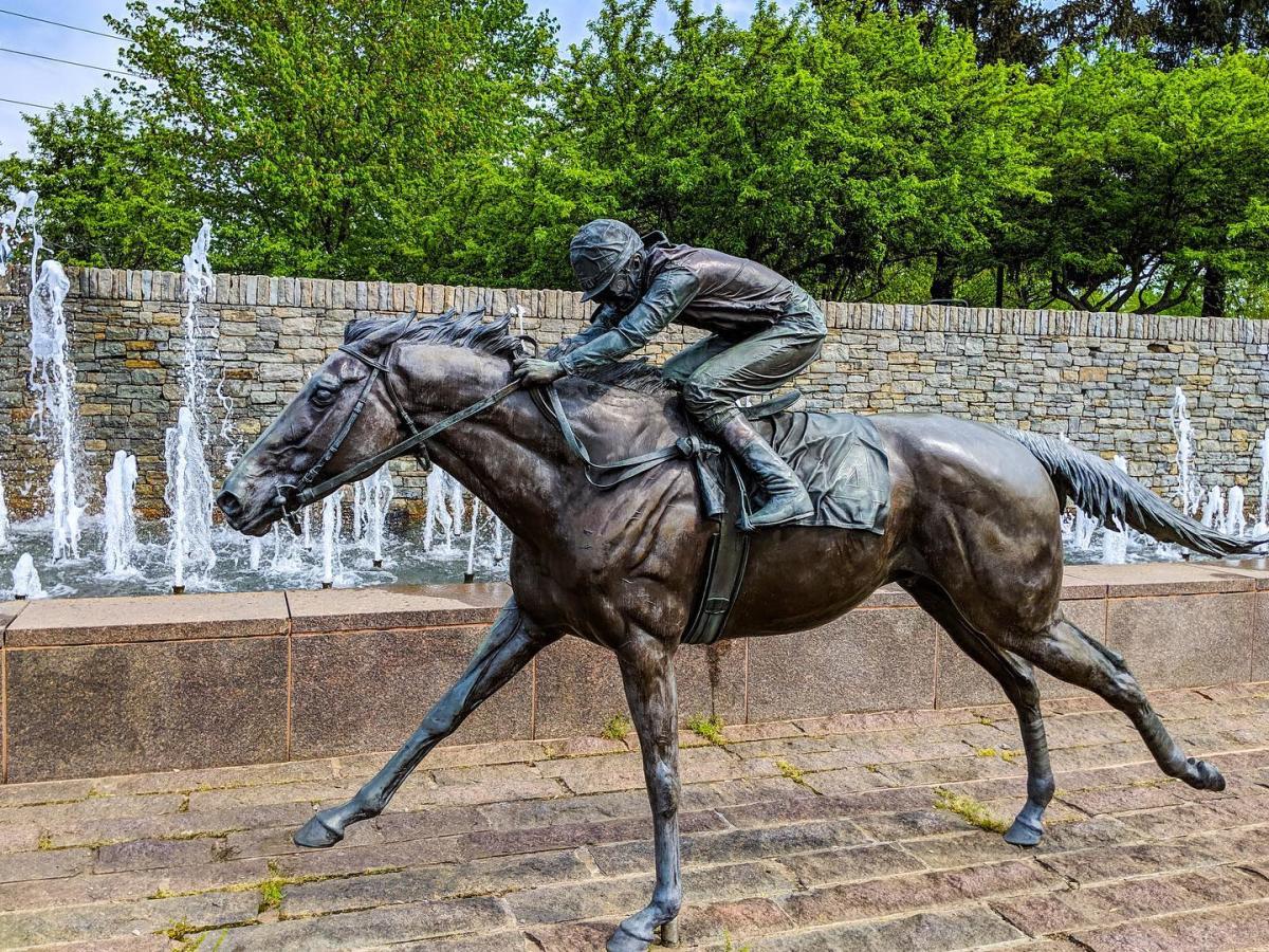 Meet the oldest surviving Kentucky Derby horse winner, Silver Charm