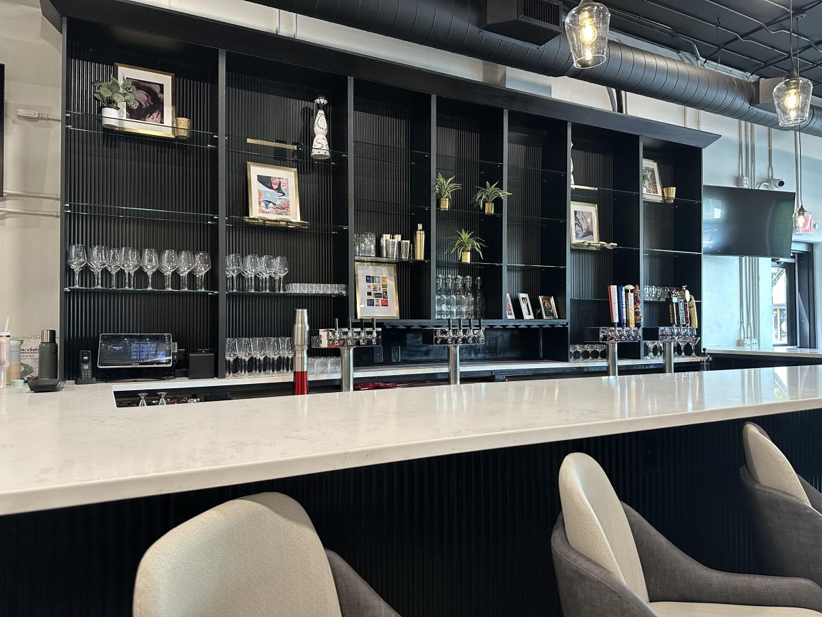 Metropolis New Bar