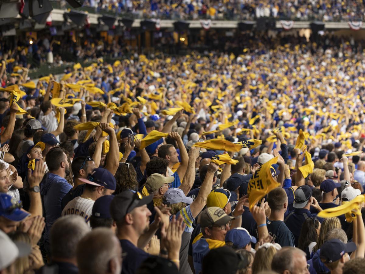 Milwaukee Brewers Fans