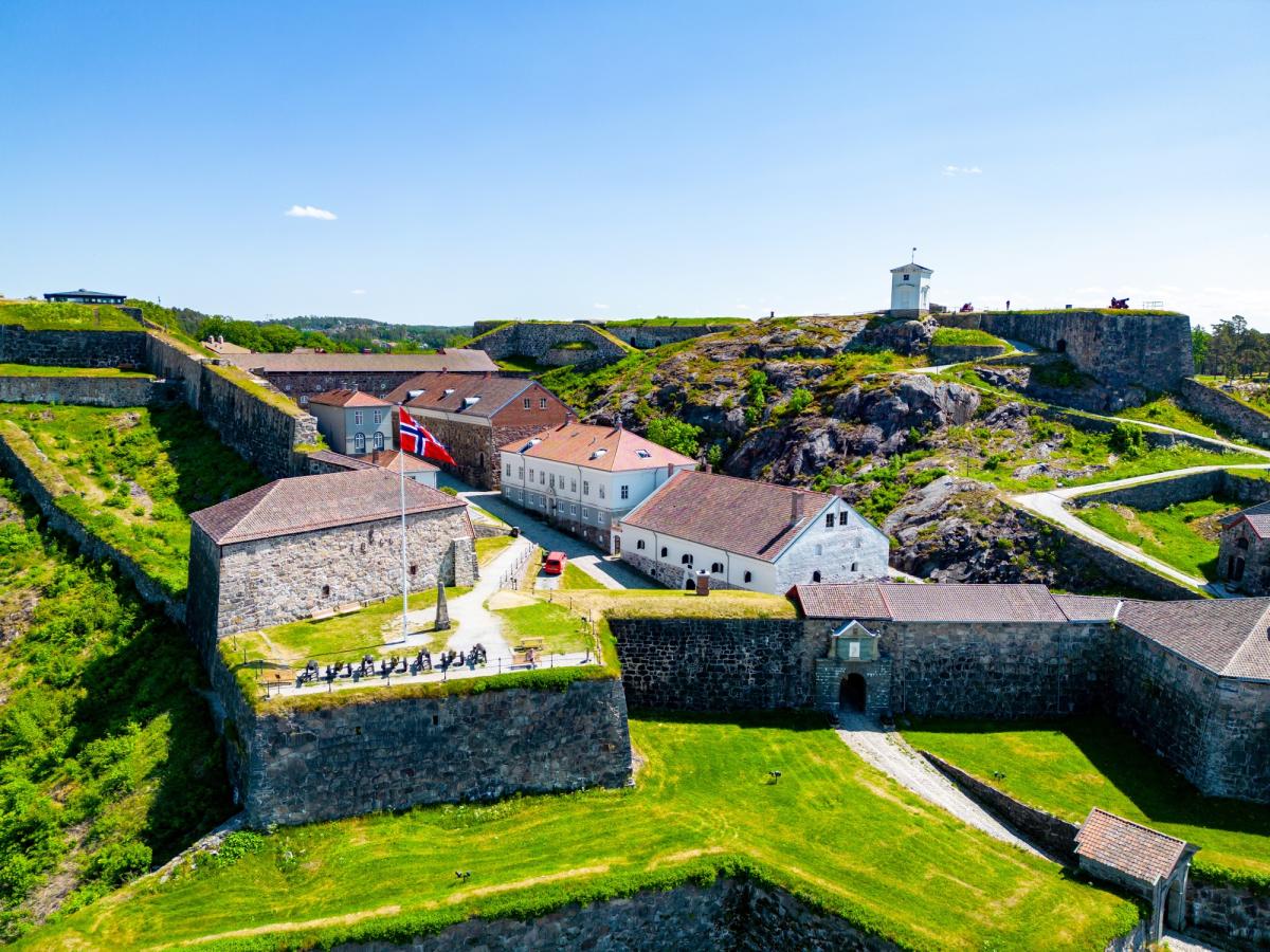 Deler av Fredriksten festning i Halden sett fra luften.
