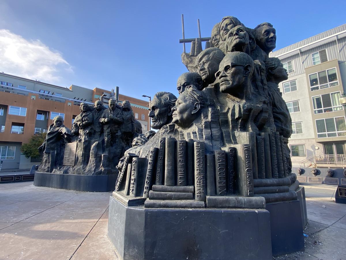 Bronze statues depict the busts of famous champions of human history.