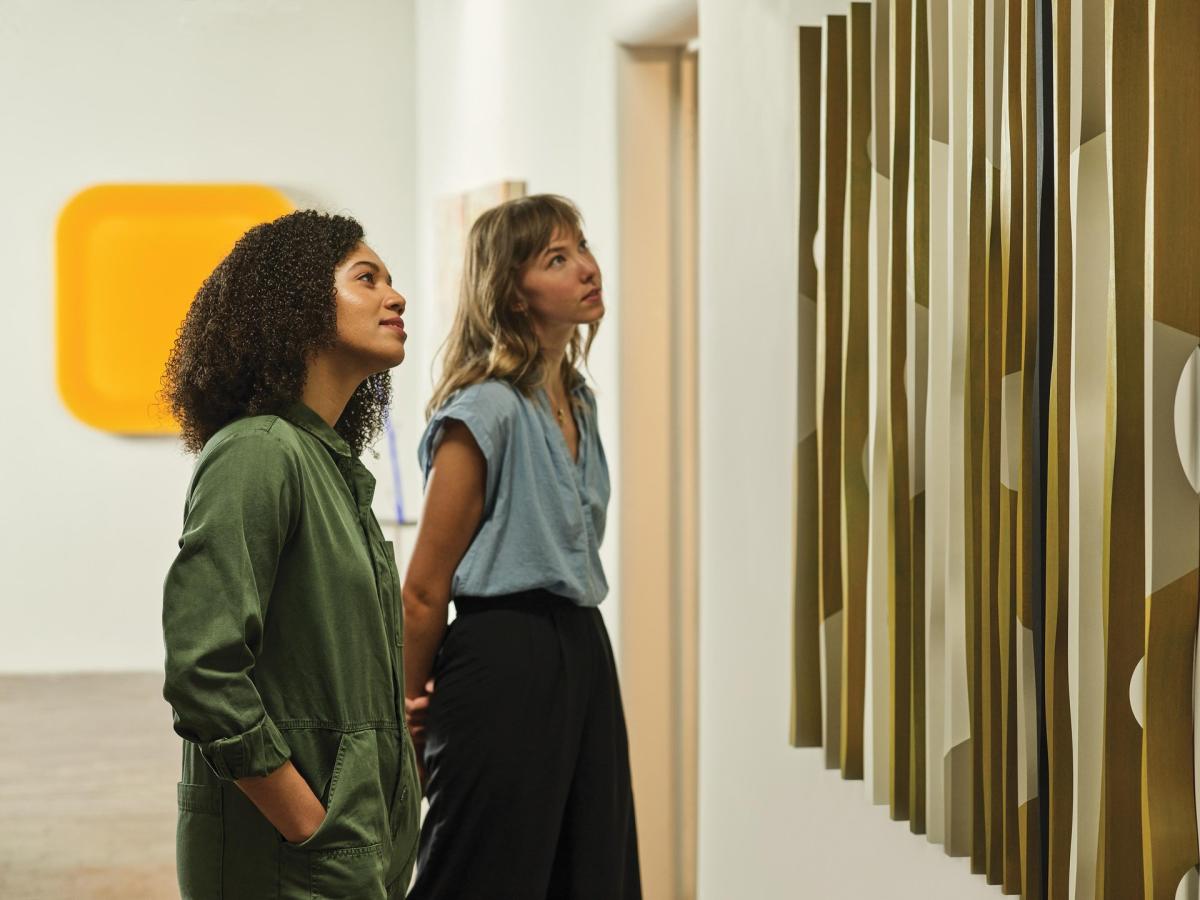girls at a gallery / Santa Fe Art Week