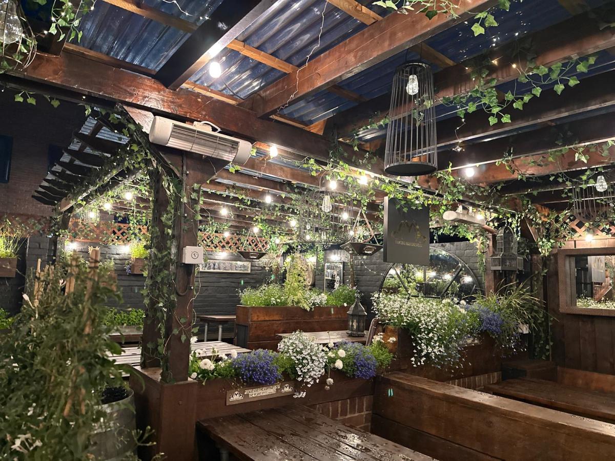 Raven & Bine terrace garden