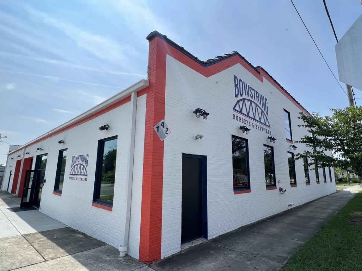 Bowstring Brewyard Burgers & Brews
