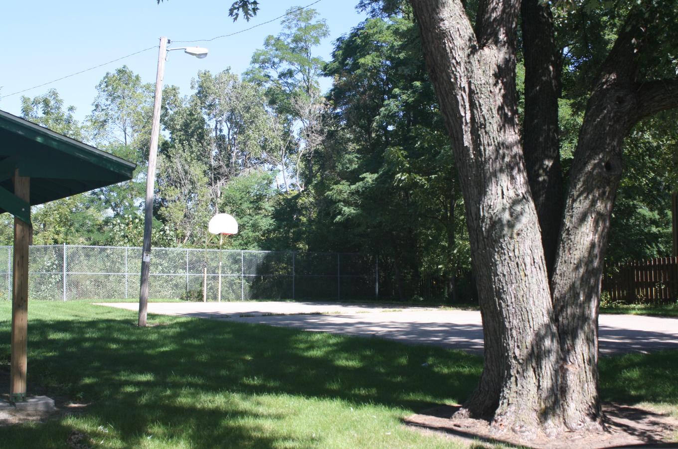 Carol Beach Park basketball court V Pic