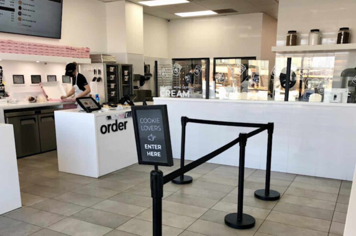 Crumbl Cookies - Interior