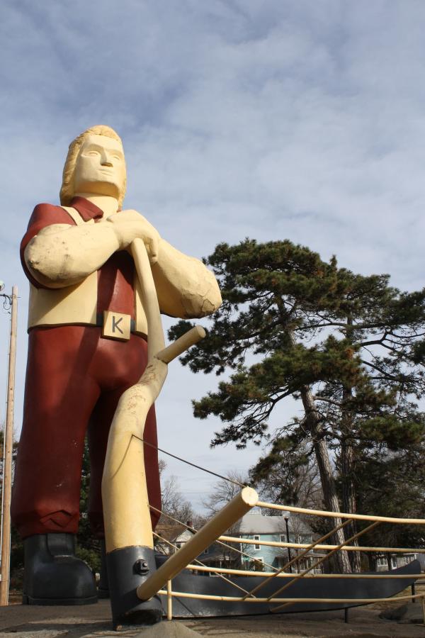 Johnny Kaw statue