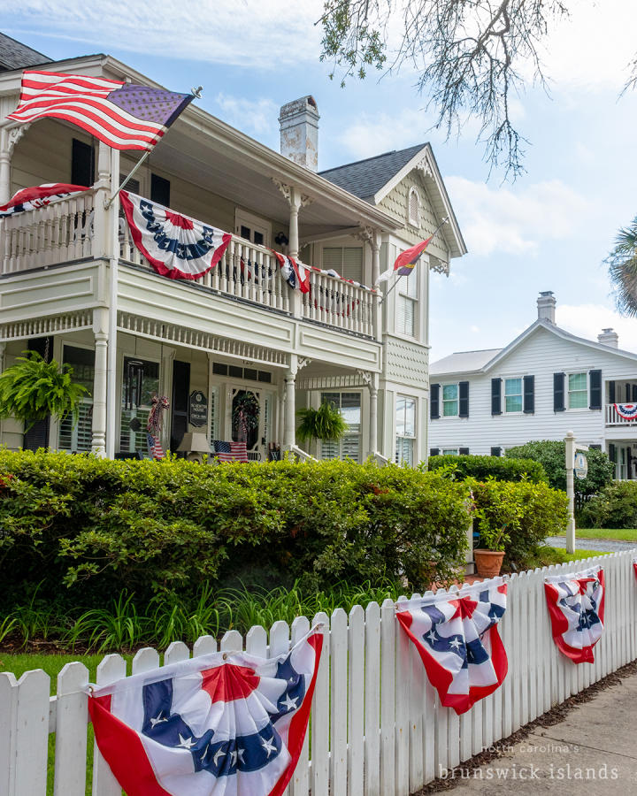 Captain Newton's Inn B&B decorated in 4th of July decorations