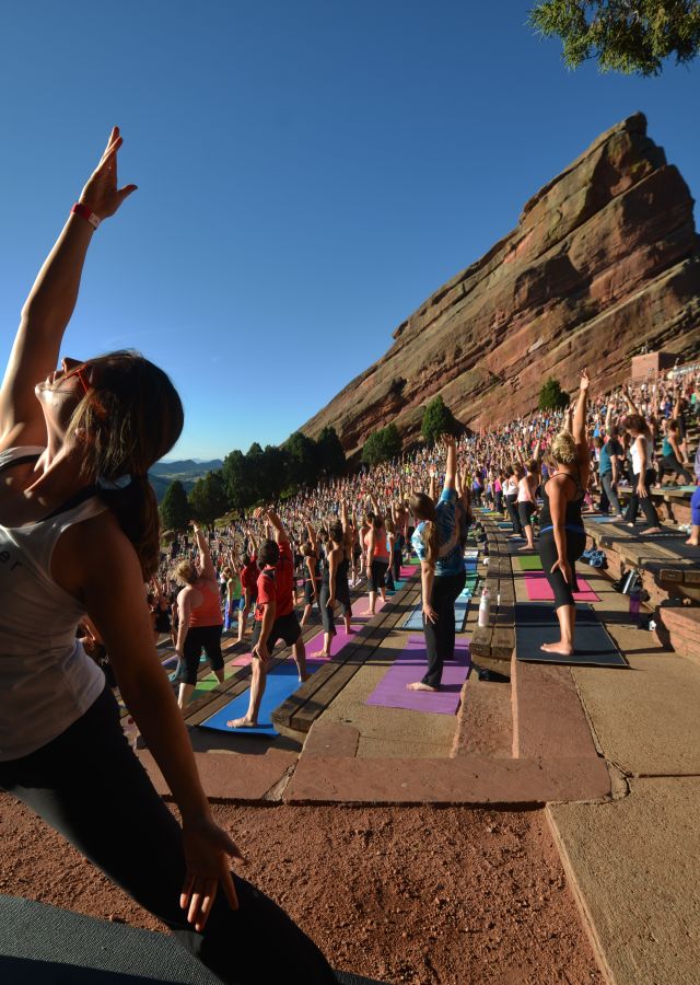 red-rocks-yoga-morning-crowd