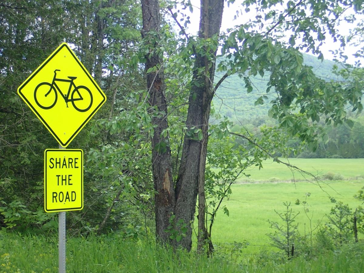 Share the road sign at Beaver Pond intersection