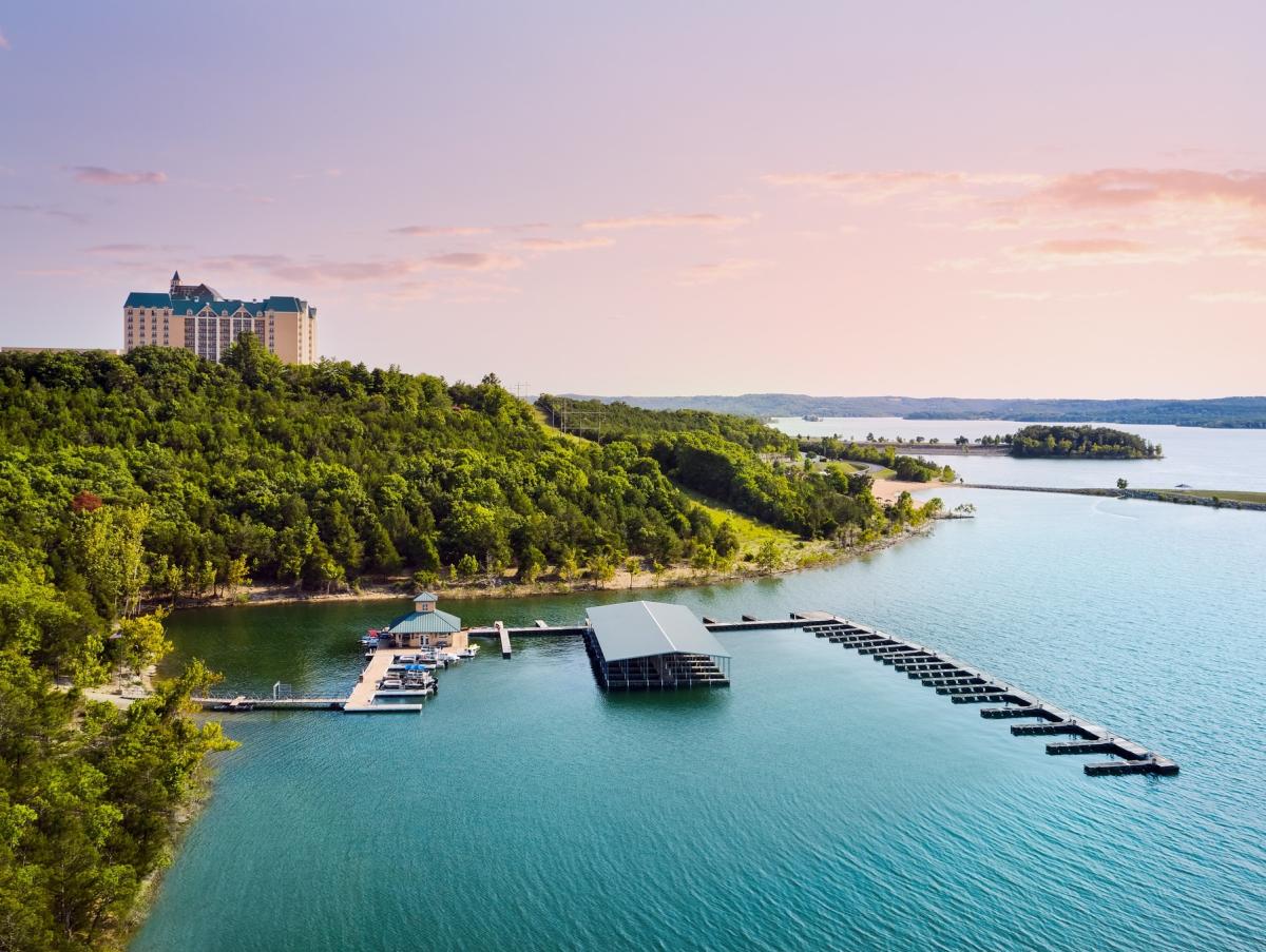 Chateau on the Lake Scenic Lodging