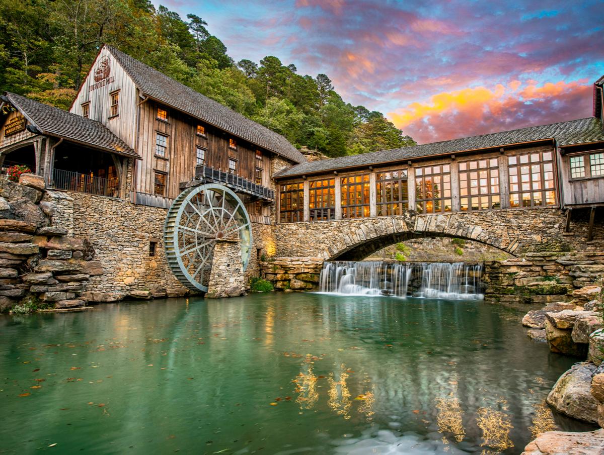Explore Dogwood Canyon