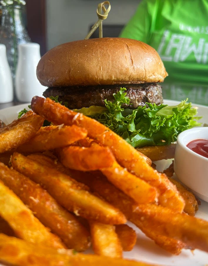 Burger at The Eldridge