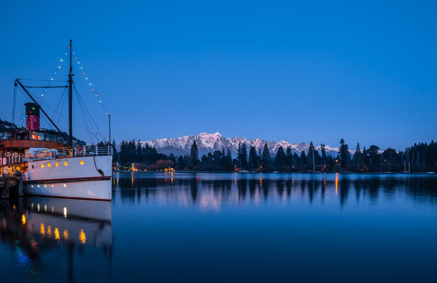 TSS Earnslaw Vintage Steamship in front of The Remarkables