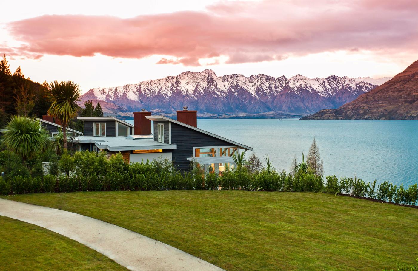 Matakauri Lodge with mountains in the background