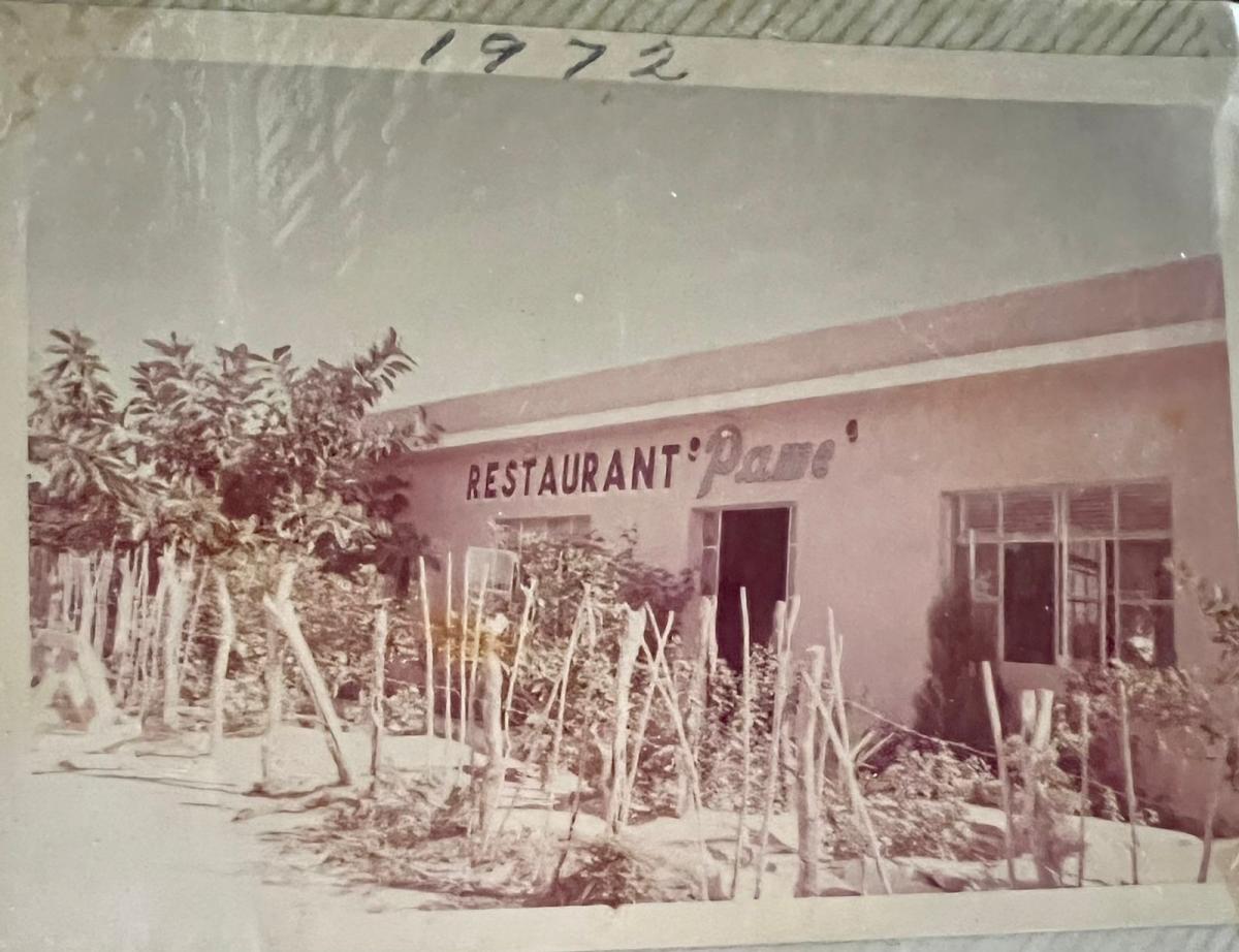 fotografía antigua de la fachada del restaurante de doña pame