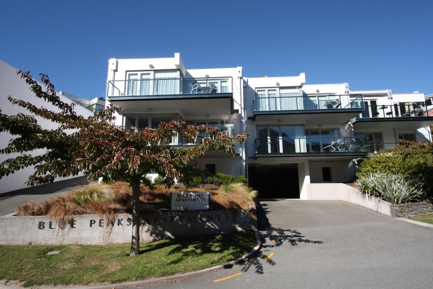 Blue Peaks Apartments exterior, Coronation Drive Queenstown