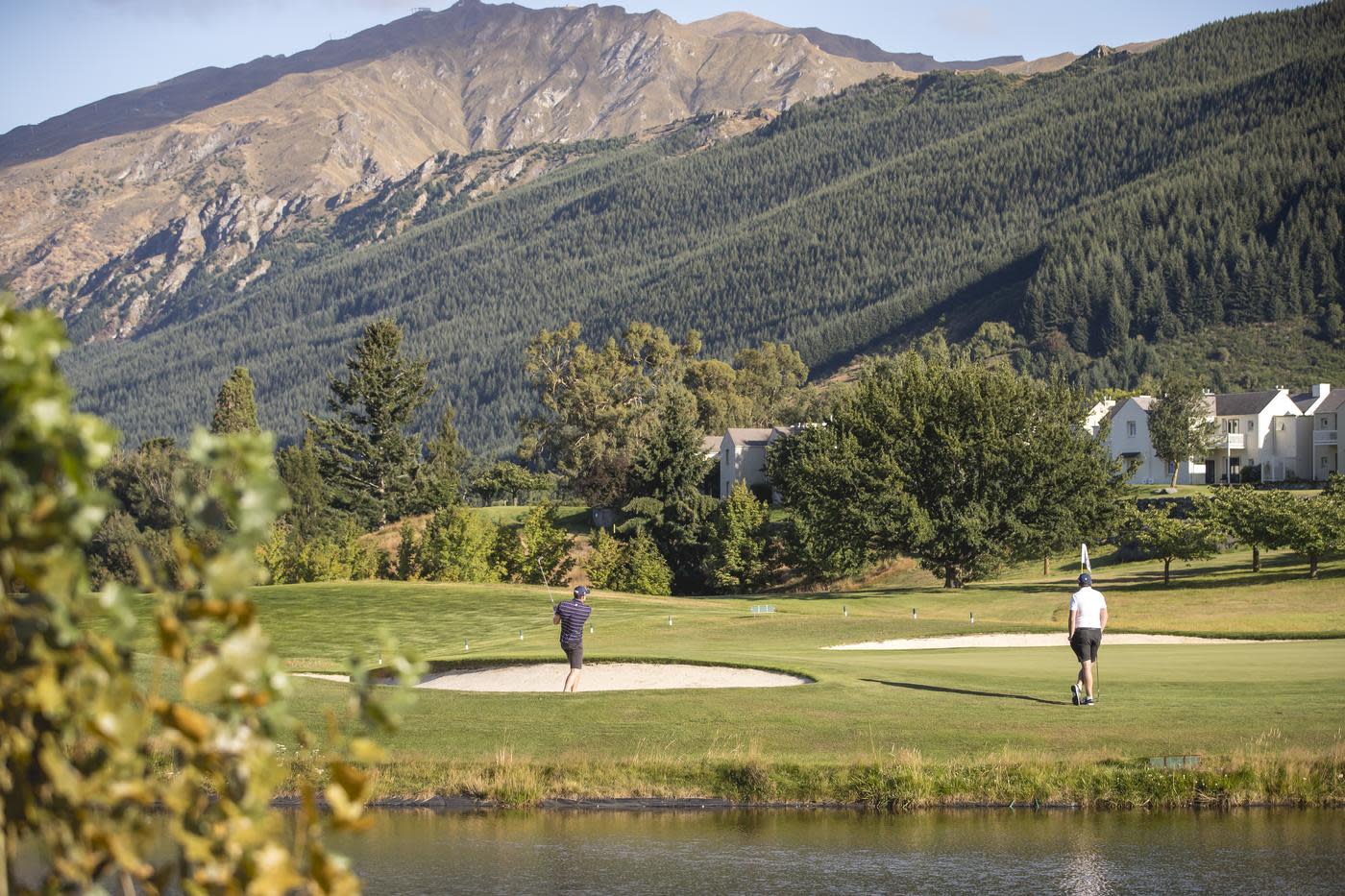 Friends playing golf at Millbrook Resort