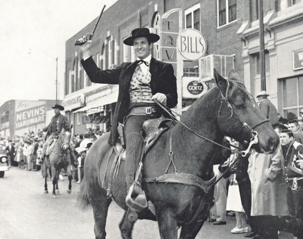 Wyatt Earp Returns to Dodge City