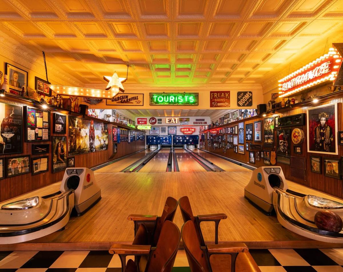 Ernies / Bowling
