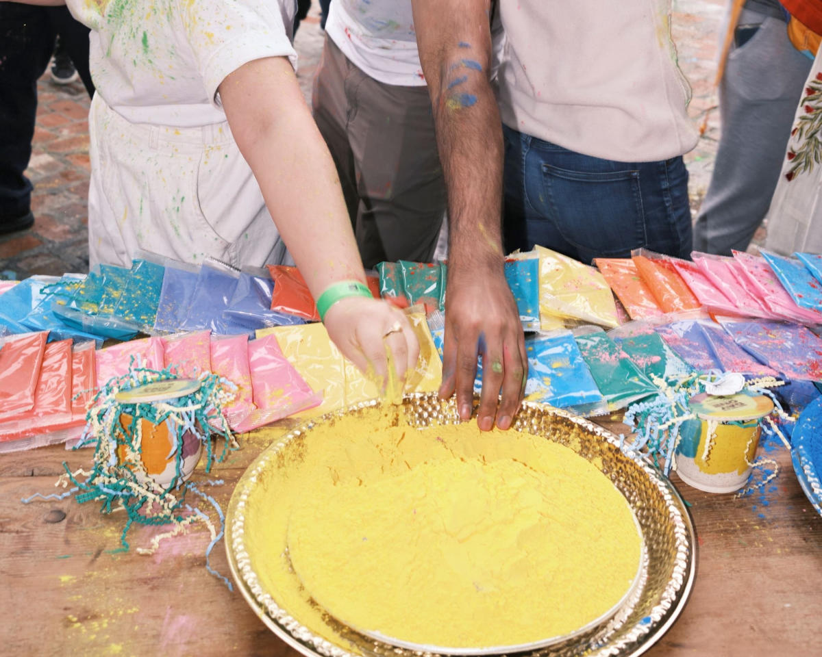 Popshift Holi