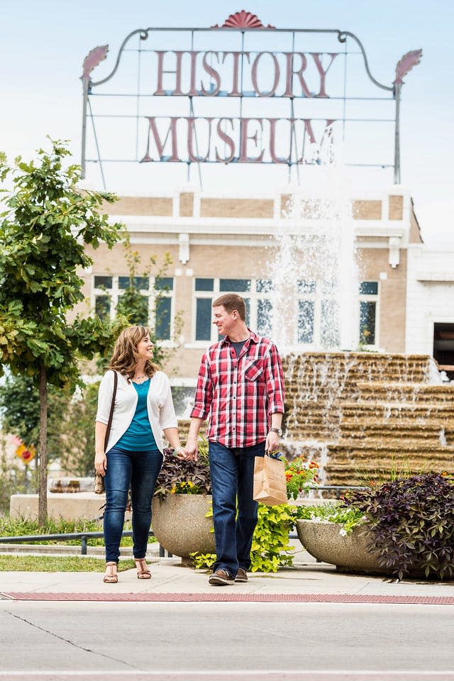 Couple in front of the history museum