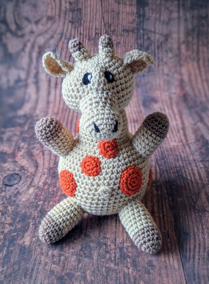 Crochet plush toy shaped like a giraffe