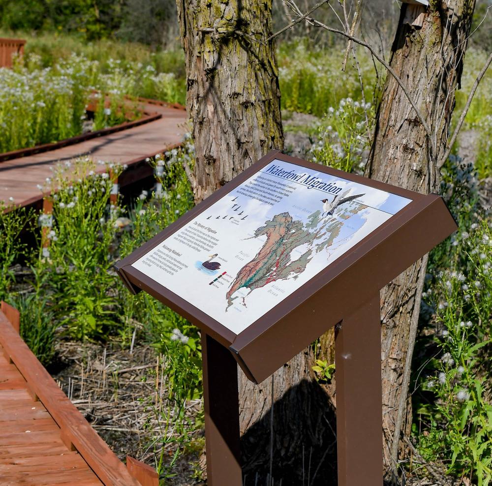 Trail marker in Kishwauketoe Nature Preserve