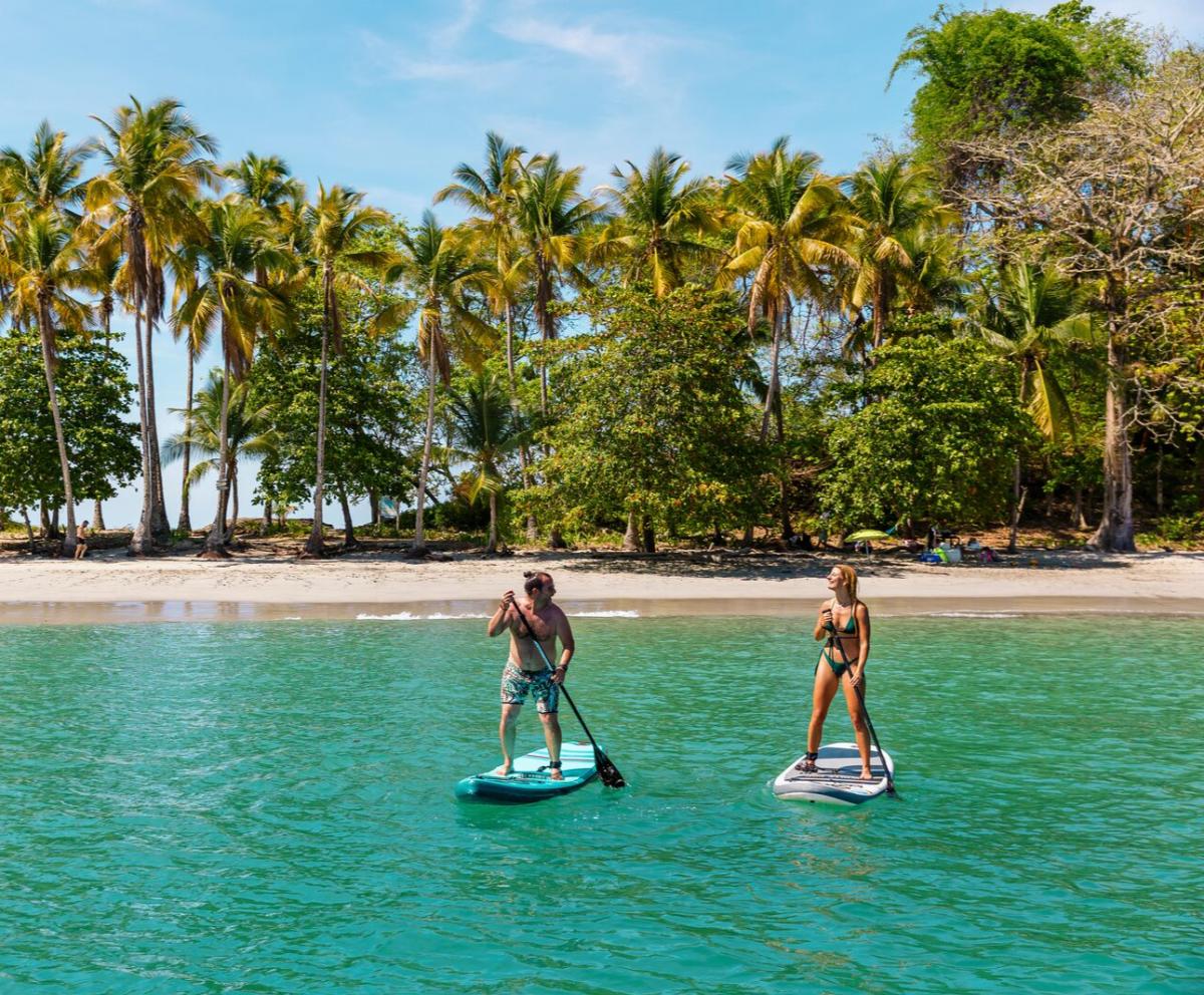 Stand up paddle at Boca Chica, Gamez Island, Gulf of Chiriqui, Panamá