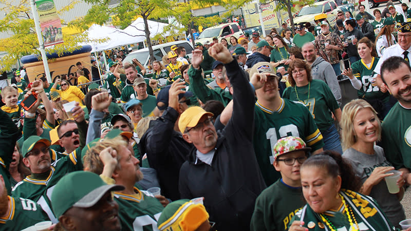 Tailgreeter - Tennessee Titans @ Green Bay Packers Tailgate