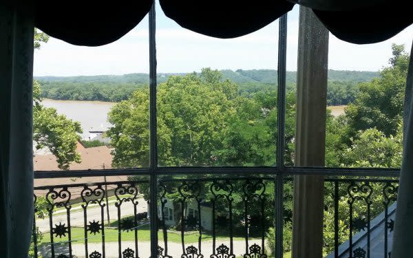 3 Must See Historic Mansions Along the Ohio River