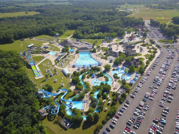 Deep River Waterpark, Indoor & Outdoor Water Parks in Indiana