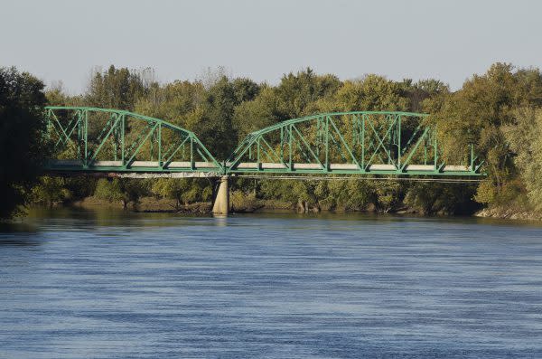 You Need To Experience These Two Beautiful Wabash River Walkways