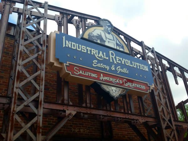 industrial-revolution-eatery-valporaiso-indiana 