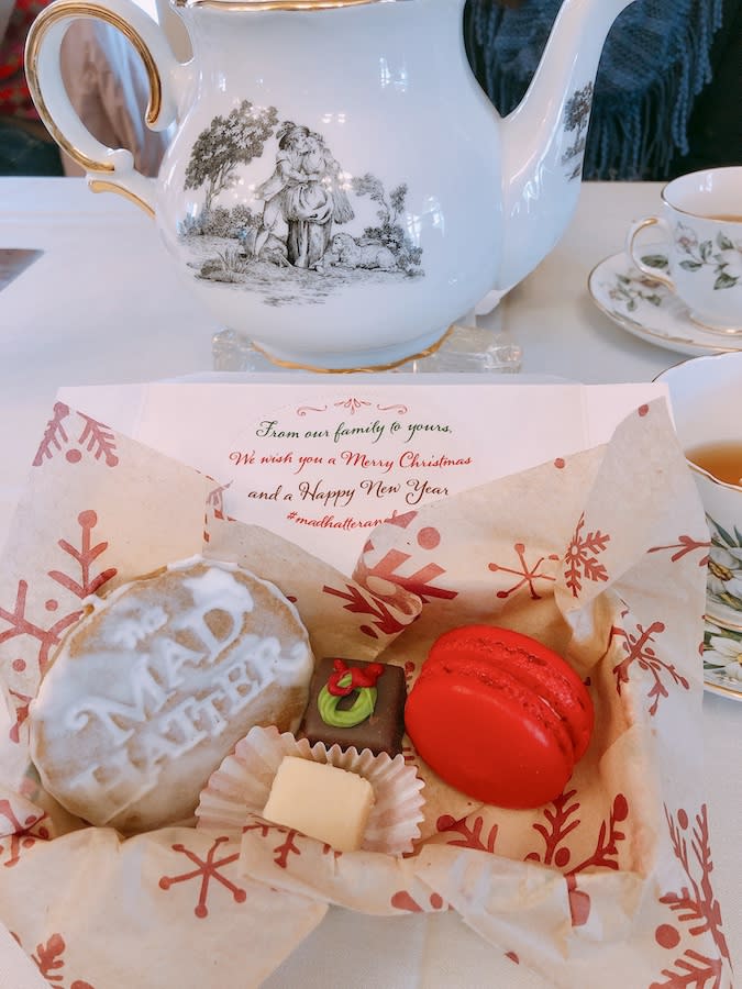 mad-hatter-christmas-tea-desserts-