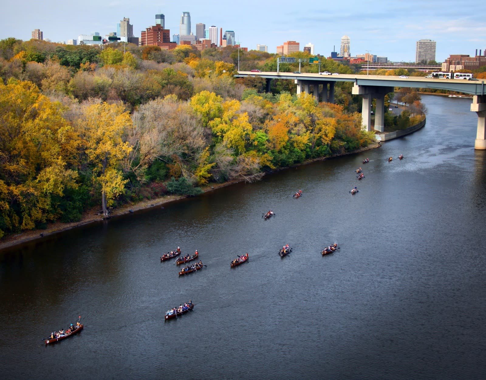 People on canoes in the Fall
