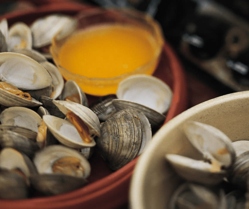 steamed-clams-at-crazy-cajun