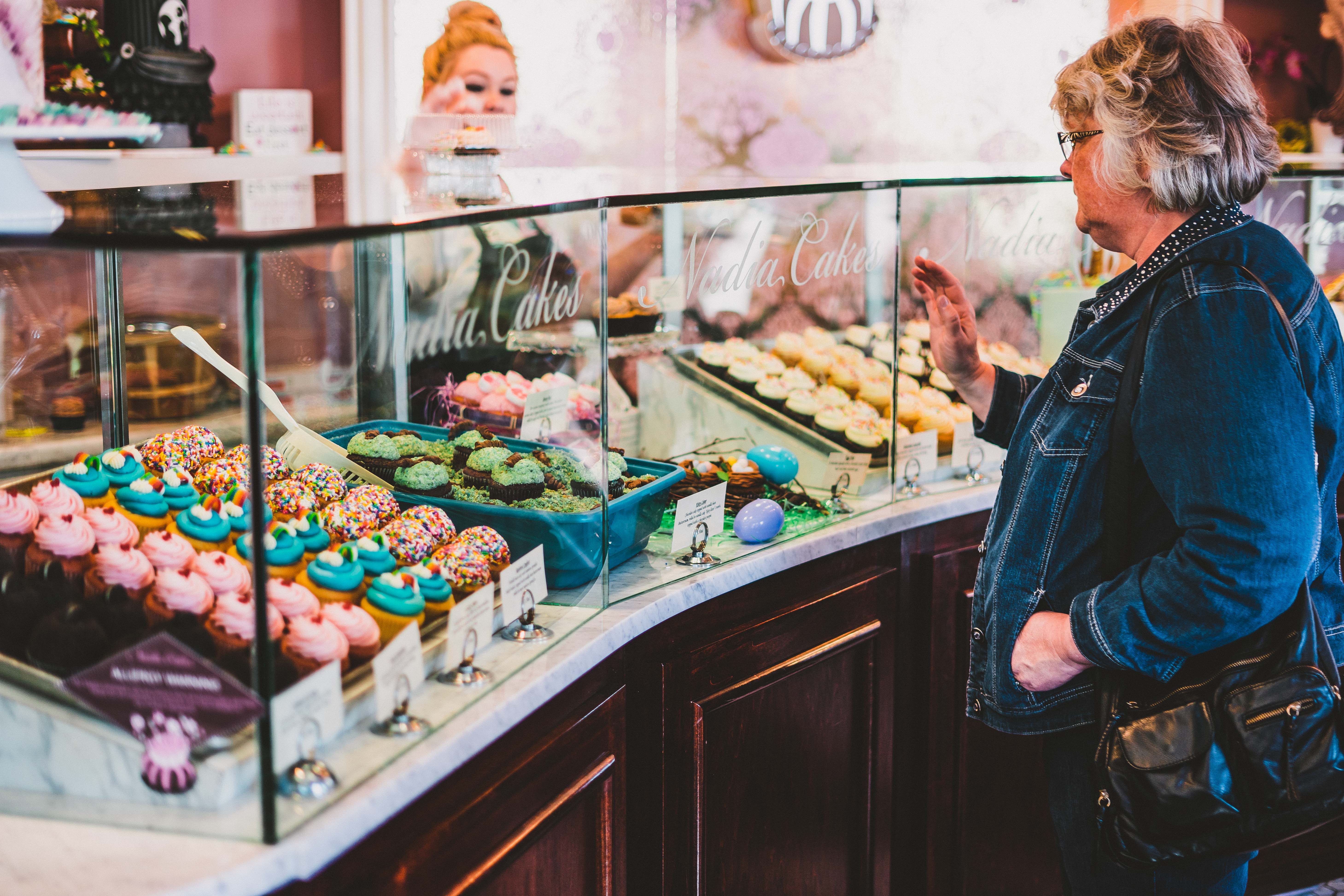 Woman purchasing cupcakes