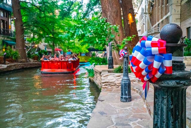 Top Things To Do, Eat, & Drink on the San Antonio River Walk (2022)